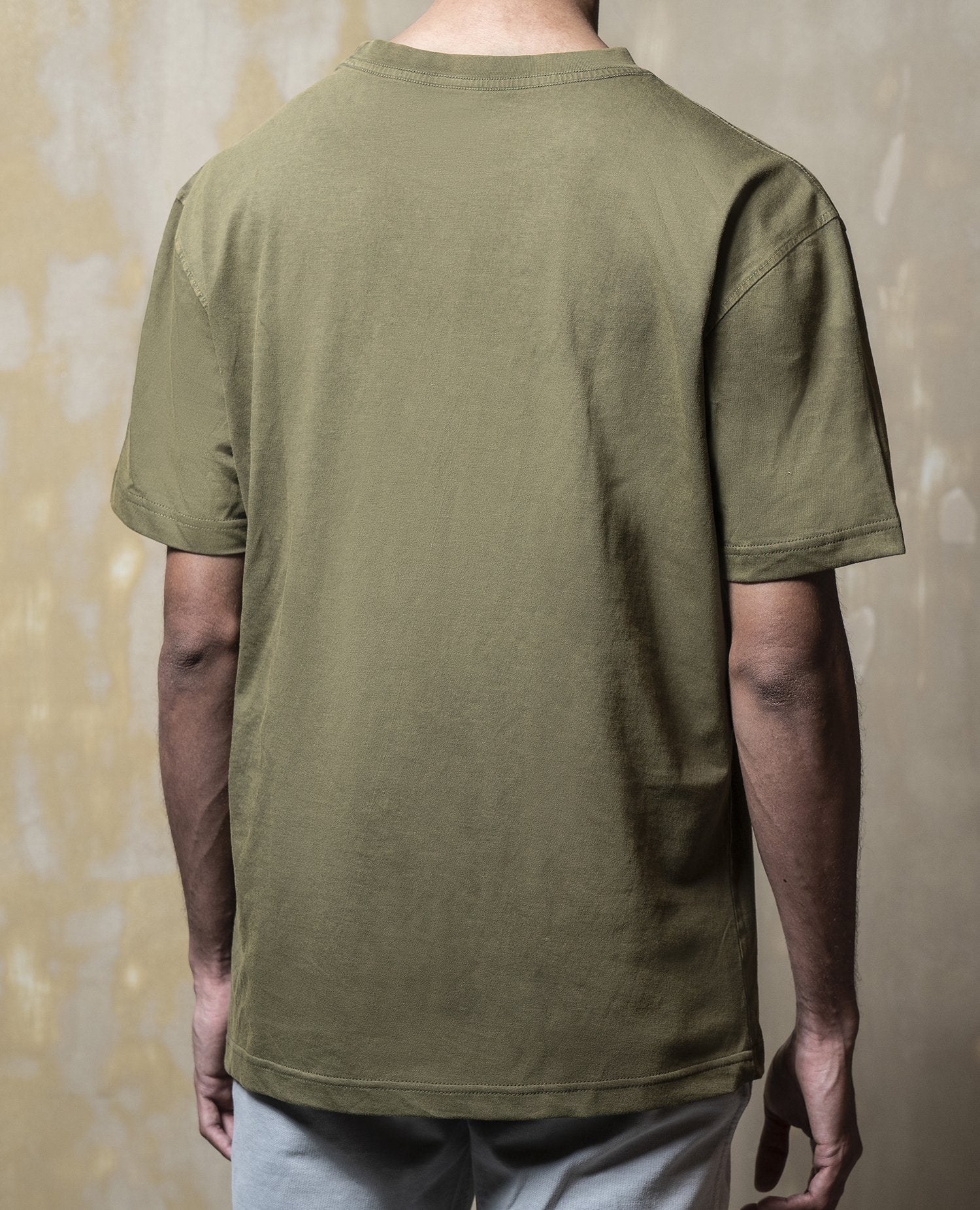 distressed crossing tee_olive