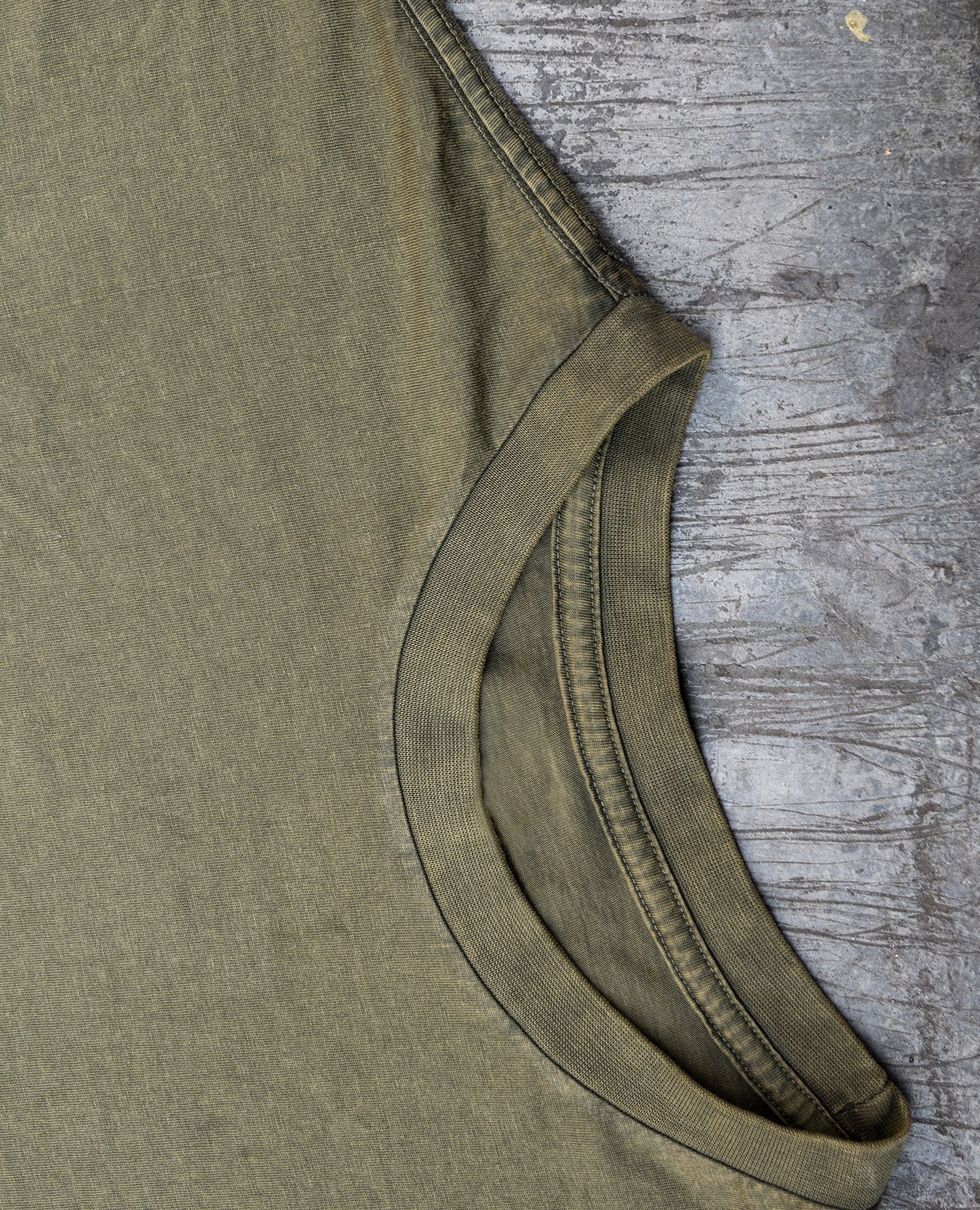 distressed crossing tee_olive